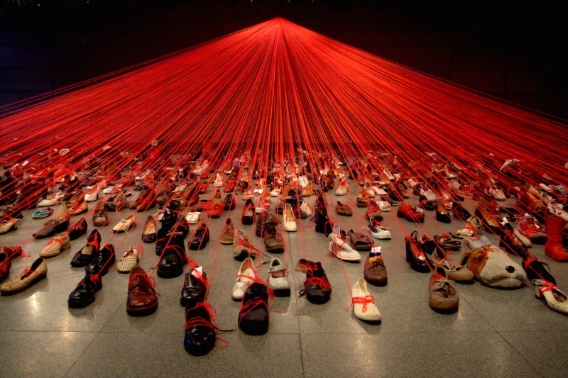 CHIHARU SHIOTA–塩田千春